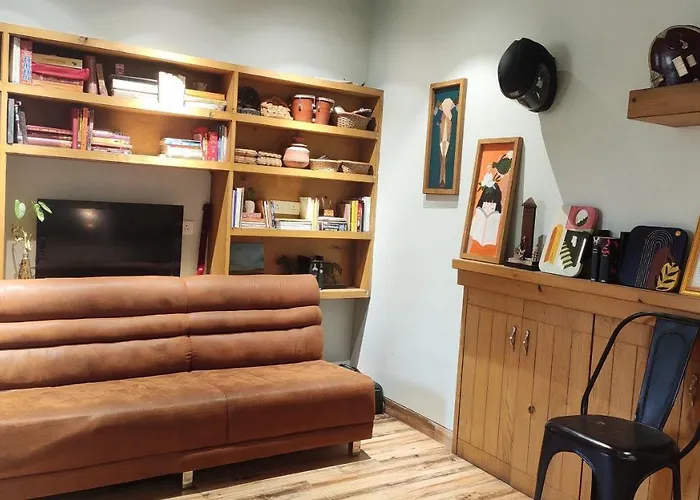 Entire Craftsman House With 2 Bedrooms Kitchen And More