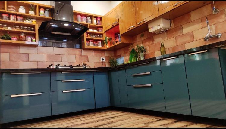 Entire Craftsman House With 2 Bedrooms Kitchen And *